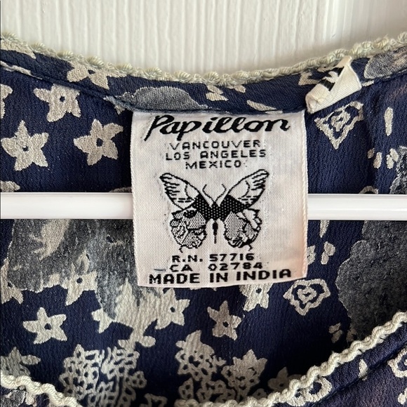 Papillon Floral Navy Sleeveless Top - Picture 2 of 4